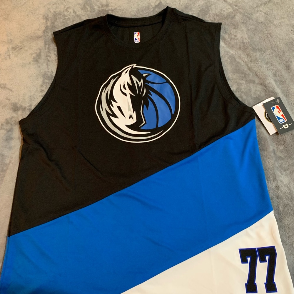 Dallas Mavericks, Luka Doncic #77 jersey. Brand new. XL.